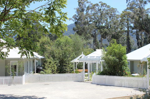 Amelina Cottages - Holiday Sunshine Coast 4