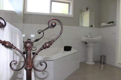Amelina Cottages - Holiday Sunshine Coast 24