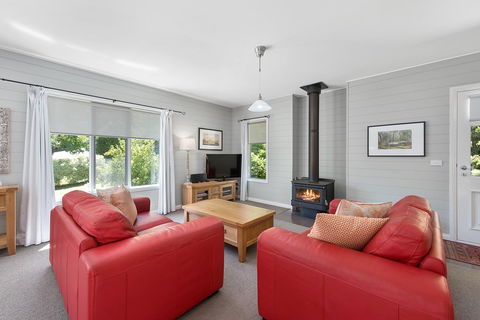 Amelina Cottages - Holiday Sunshine Coast 2