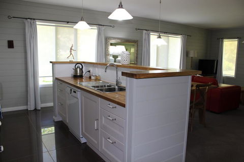 Amelina Cottages - Holiday Sunshine Coast 31