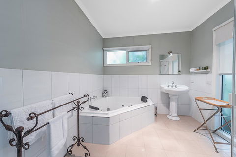 Amelina Cottages - Holiday Sunshine Coast 8
