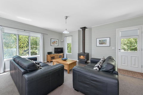 Amelina Cottages - Holiday Sunshine Coast 1