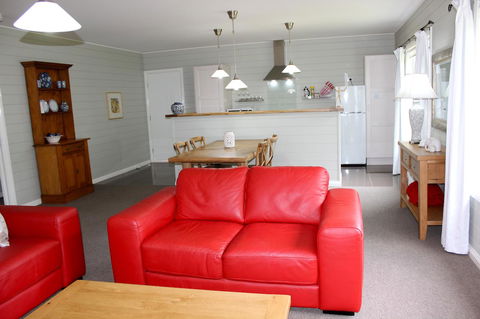 Amelina Cottages - Holiday Sunshine Coast 28