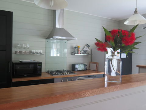 Amelina Cottages - Holiday Sunshine Coast 17