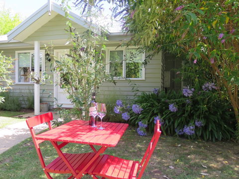 Amelina Cottages - Holiday Sunshine Coast 3