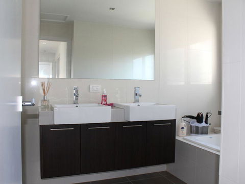 Central To Cowes - Sunshine Coast Tourism 13