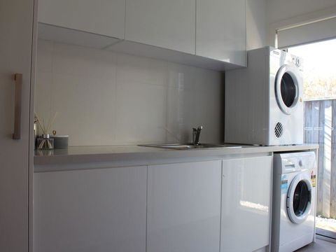 Central To Cowes - Sunshine Coast Tourism 10