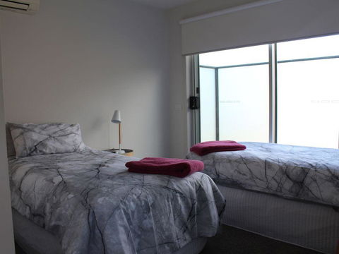 Central To Cowes - Sunshine Coast Tourism 8
