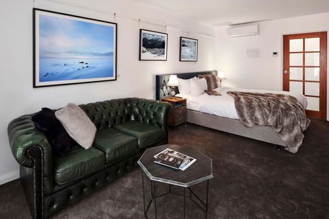 Daylesford Art Motel - Sunshine Coast Tourism 9