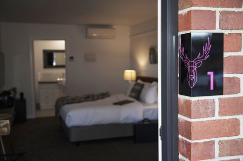 Daylesford Art Motel - Sunshine Coast Tourism 8