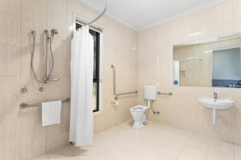 Quality Hotel Point Cook - Sunshine Coast Tourism 1