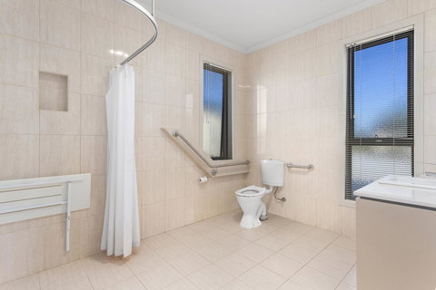 Quality Hotel Point Cook - Sunshine Coast Tourism 13