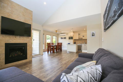 Amber Mist Villa Two - Holiday Sunshine Coast 20