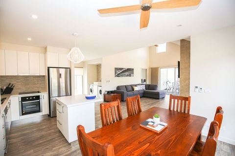 Amber Mist Villa Two - Holiday Sunshine Coast 15