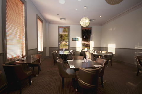 Mitchell River Tavern - Sunshine Coast Tourism 9