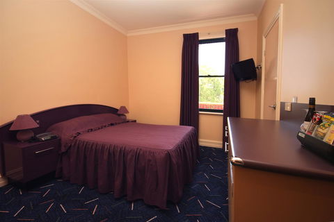 Mitchell River Tavern - Sunshine Coast Tourism 18