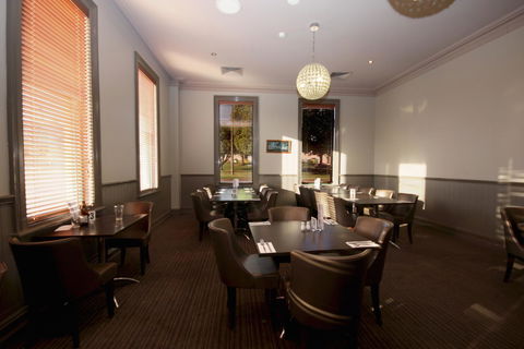 Mitchell River Tavern - Sunshine Coast Tourism 7