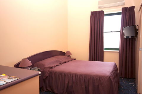 Mitchell River Tavern - Sunshine Coast Tourism 15