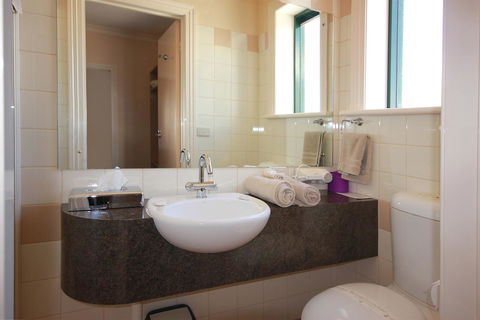 Mitchell River Tavern - Sunshine Coast Tourism 19