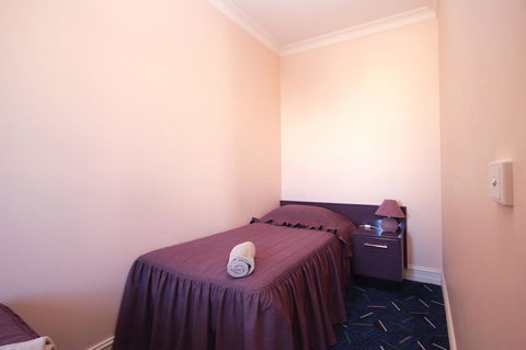 Mitchell River Tavern - Sunshine Coast Tourism 24