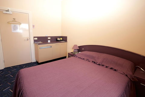 Mitchell River Tavern - Sunshine Coast Tourism 14