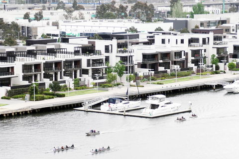 Auzzie Apartments Docklands, Melbourne - Holiday Sunshine Coast 8