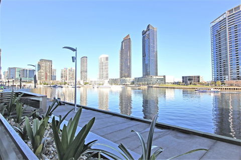 Auzzie Apartments Docklands, Melbourne - Holiday Sunshine Coast 13