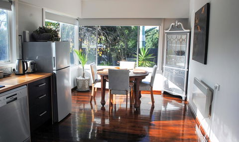 Bed Of Roses - Sunshine Coast Tourism 37