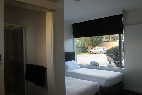 Rochester Motel - Sunshine Coast Tourism 7