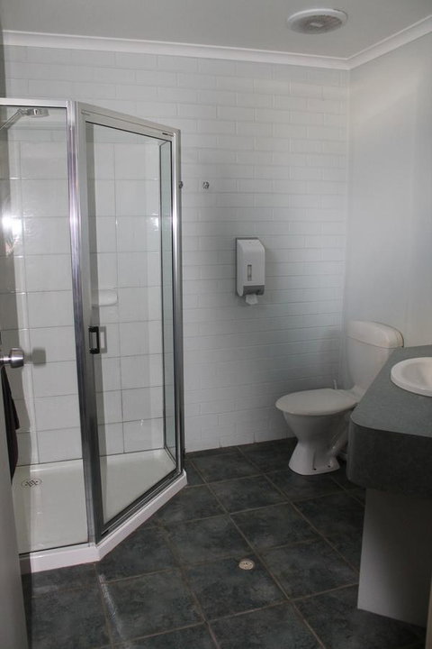 Rochester Motel - Sunshine Coast Tourism 17