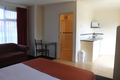 Rochester Motel - Sunshine Coast Tourism 10