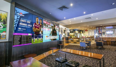 Nightcap At Excelsior Hotel - Sunshine Coast Tourism 8