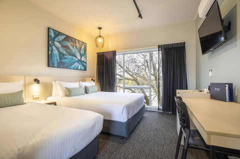 Nightcap At Excelsior Hotel - Sunshine Coast Tourism 2