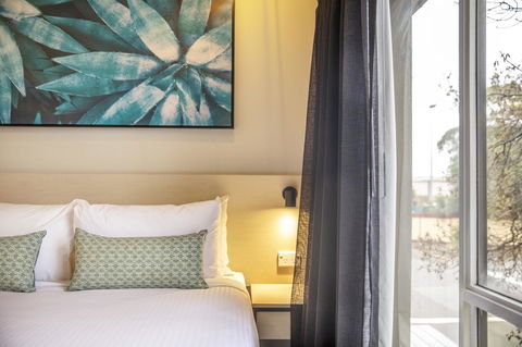 Nightcap At Excelsior Hotel - Sunshine Coast Tourism 14