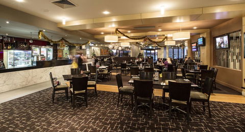 Nightcap At Excelsior Hotel - Sunshine Coast Tourism 33