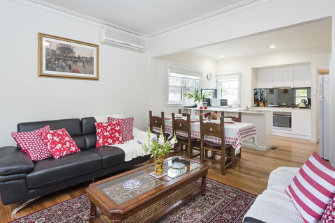 Hillside House - Sunshine Coast Tourism 1