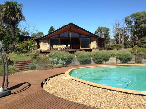 Kangaroo Manor - Sunshine Coast Tourism 28