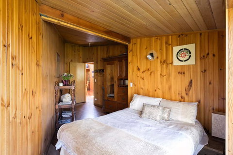 Kangaroo Manor - Sunshine Coast Tourism 18