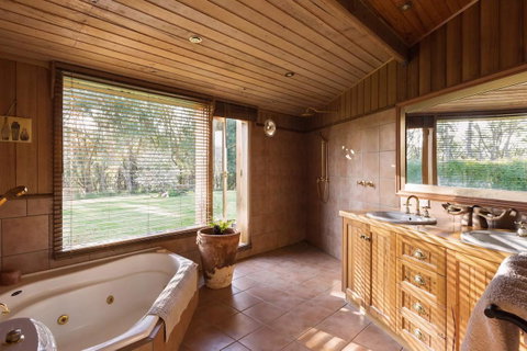 Kangaroo Manor - Sunshine Coast Tourism 19