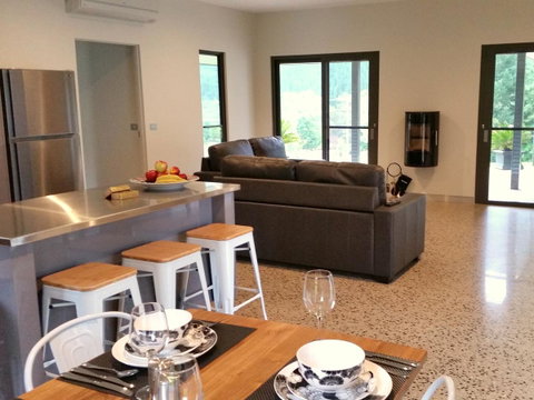 3 Bells Alpine Cottage - Sunshine Coast Tourism 15