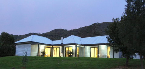 3 Bells Alpine Cottage - Sunshine Coast Tourism 11
