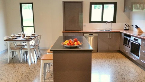 3 Bells Alpine Cottage - Sunshine Coast Tourism 14