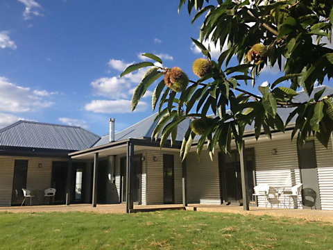 3 Bells Alpine Cottage - Sunshine Coast Tourism 0