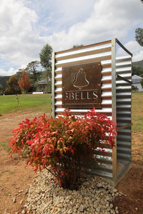 3 Bells Alpine Cottage - Sunshine Coast Tourism 12