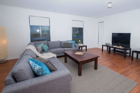 Demure Charm - Sunshine Coast Tourism 2
