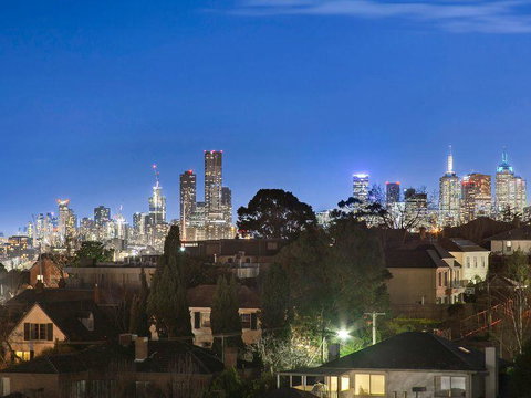 Clara Q Apartments - Sunshine Coast Tourism 7