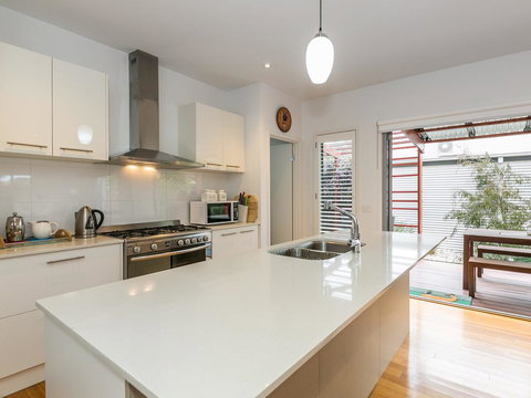 Torquay Timeout - Sunshine Coast Tourism 7