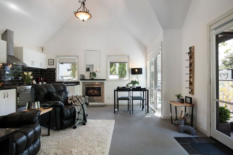 Cottage 4A - Sunshine Coast Tourism 0