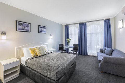 Cathedral Motor Inn - Sunshine Coast Tourism 0