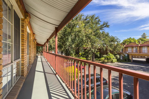 Cathedral Motor Inn - Sunshine Coast Tourism 6